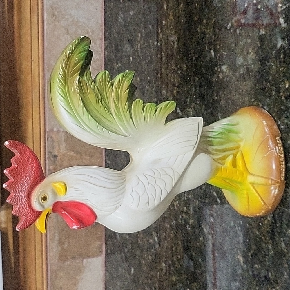 VINTAGE 10" KNICKERBOCKER HOLLYWOOD CALIF PLASTIC ROOSTER COIN BANK